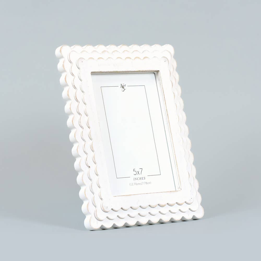 Scalloped Edge Wood Photo Frame