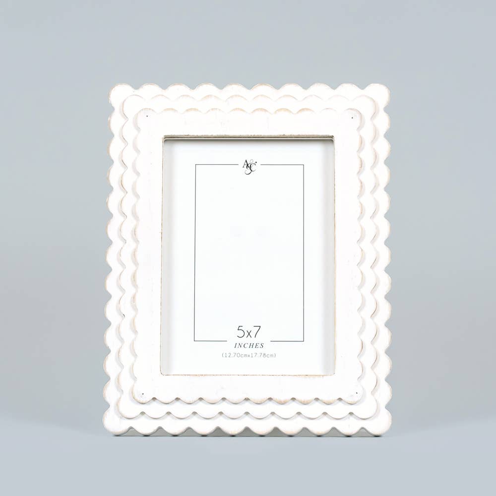 Scalloped Edge Wood Photo Frame