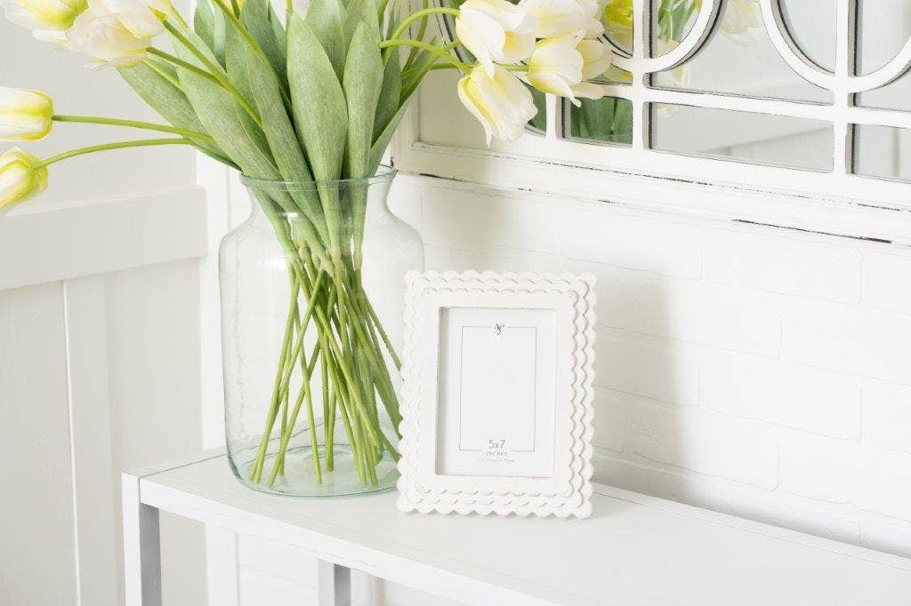 Scalloped Edge Wood Photo Frame